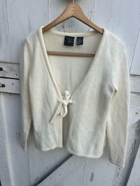 Tailor B. Moss Mohair and Velvet Cream Tie-Front V-Neck Cardigan